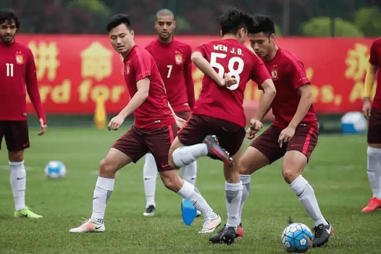 周六019德甲 科隆VS多特蒙德，专家最新比分预测